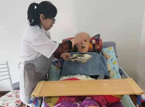 日常老人陪護保姆工作包括哪些？
